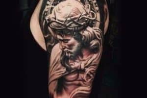 tatuajes religiosos en el brazo de hombres