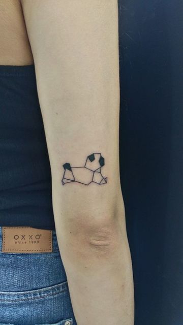 imagenes de tatuajes de perros dibujados cerca del codo