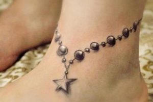 tatuajes de brazaletes para mujer en el pie