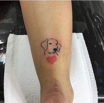 tatuajes de perros labradores en la pierna