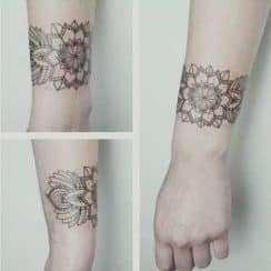 Hermosos y singulares tatuajes en forma de pulsera