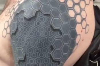 Grandiosos tatuajes para hombres en el hombro 3d
