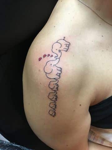 tatuajes alusivos a la familia en el hombro