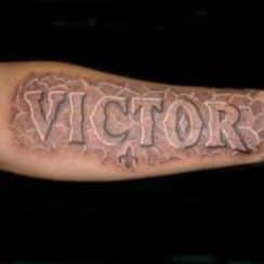Nombres propios y tatuajes con el nombre de victor