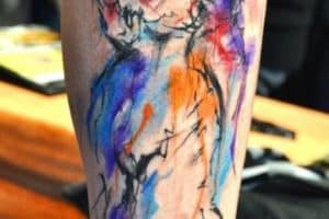 tatuajes de acuarela para hombres en la pierna