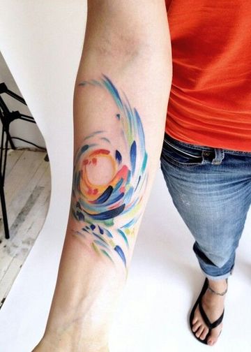 tatuajes de acuarela para mujer en el brazo