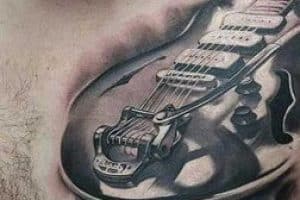 tatuajes de guitarras electricas en el pecho