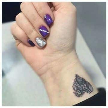 tatuajes de huellas digitales para mujeres