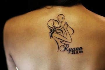 tatuajes de madres para hijos en la espalda