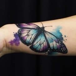 Gamas de tonos en tatuajes de mariposas en acuarela