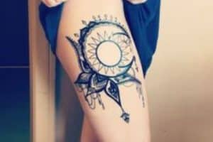 tatuajes de sol y luna en la pierna