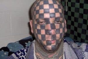 tatuajes feos mal hechos en la cara