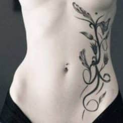 Algunas ideas de tatuajes para el abdomen de mujer