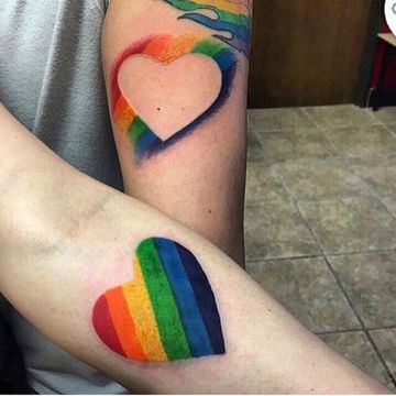 tatuajes para parejas gay en los brazos