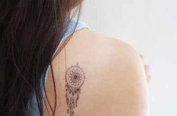 Asombrosos detalles en tatuajes de atrapasueños pequeños
