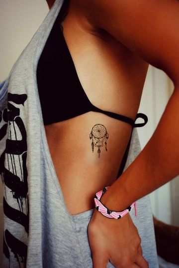 tatuajes de atrapasueños pequeños para mujeres