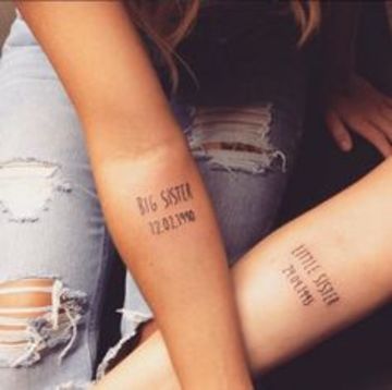 tatuajes de fechas importantes para hermanas