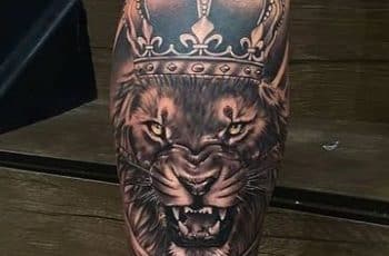 Profundos significados de tatuajes de leones con corona