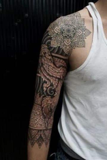 tatuajes de mandalas para hombres en el hombro