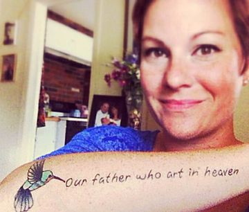 tatuajes dedicados a los padres en el brazo