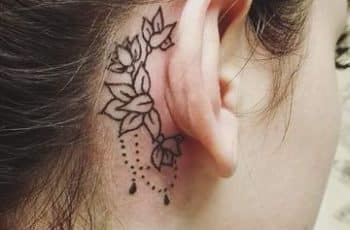 Sencillos y originales tatuajes en la oreja para mujer
