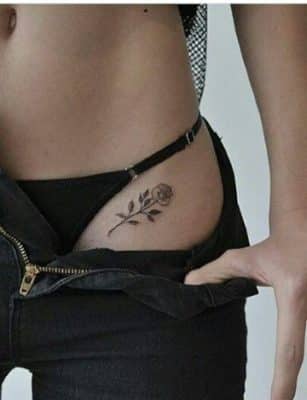 diseños de tatuajes pequeños en la cadera