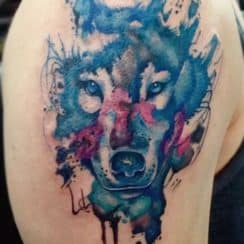 Asombrosos y realistas tatuajes de lobos a color