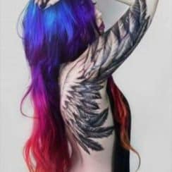 Hermosos diseños de tatuajes de alas en el brazo