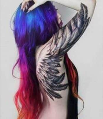 tatuajes de alas en el brazo y la espalda