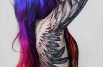 Hermosos diseños de tatuajes de alas en el brazo