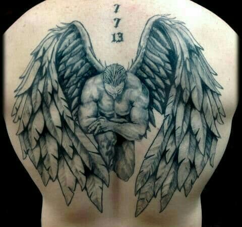 tatuajes de angeles en la espalda para hombres