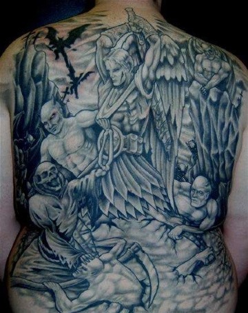 tatuajes de angeles y demonios luchando