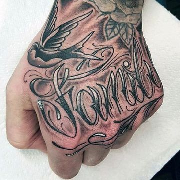 tatuajes de aves para hombres en el puño