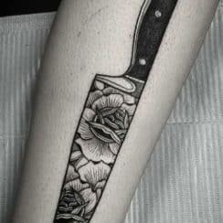 Originales y significativos tatuajes de cuchillos de chef