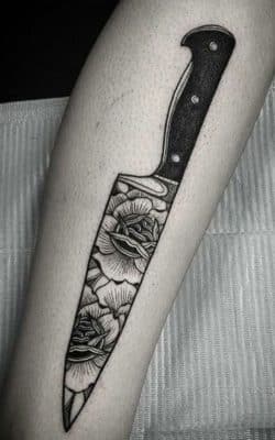 tatuajes de cuchillos de chef para mujer