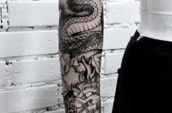 Simbolicos y clasicos tatuajes de dragones en el antebrazo