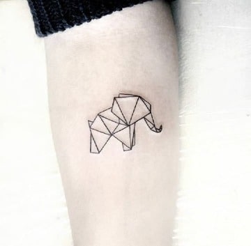 tatuajes de elefantes pequeños en el antebrazo