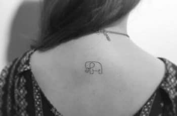 Simbolicos y singulares tatuajes de elefantes pequeños