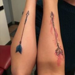 Diferentes estilos de tatuajes de flechas para parejas