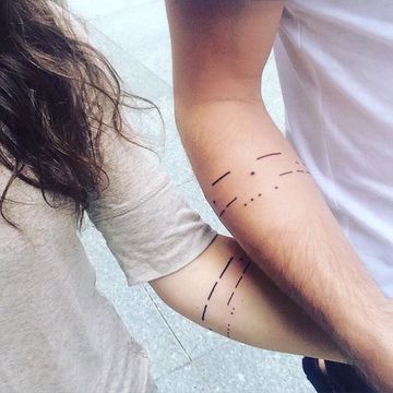 tatuajes de lineas en el brazo para parejas