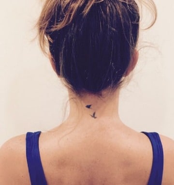 tatuajes en el cuello de mujer pequeños