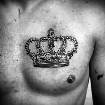 fotos de tatuajes de coronas para hombres