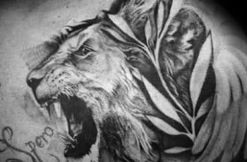 Realistas y originales tatuajes de leones en el hombro