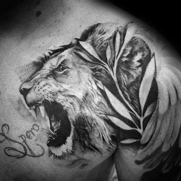 modelos de tatuajes de leones en el hombro