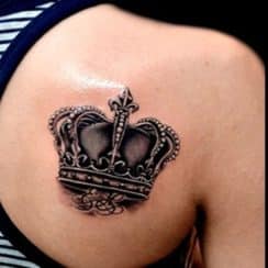 Un profundo y exclusivo significado de tatuaje de corona