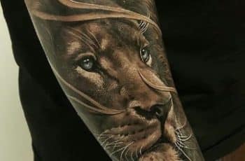 Asombrosos tatuajes de leones en el antebrazo