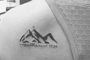 tatuajes de montañas pequeños con frases