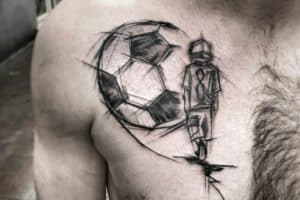 tatuajes de un balon de futbol en el pecho