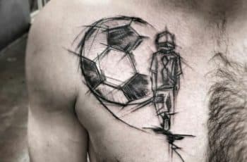 Singulares y pasionales tatuajes de un balon de futbol