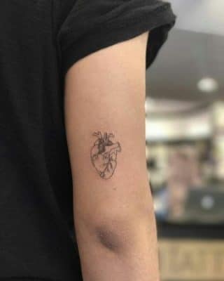 tatuajes pequeños en los brazos hombre